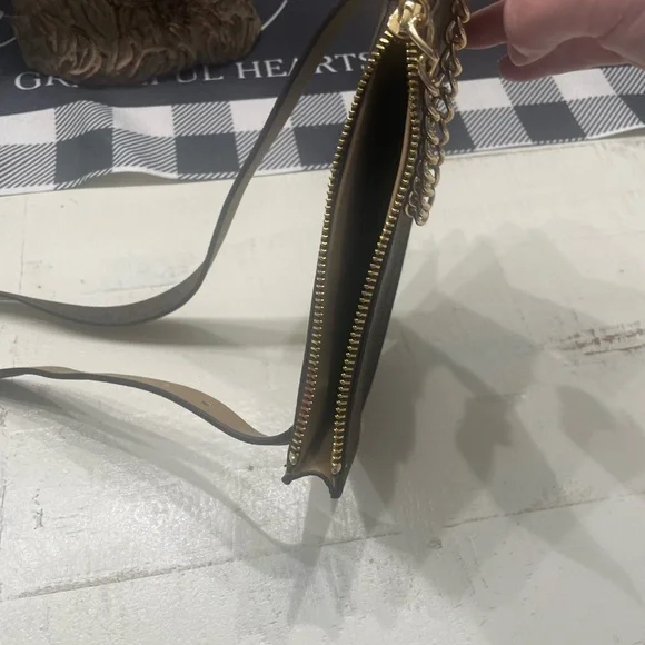 Micheal Kors belt bag - Picture 7 of 8